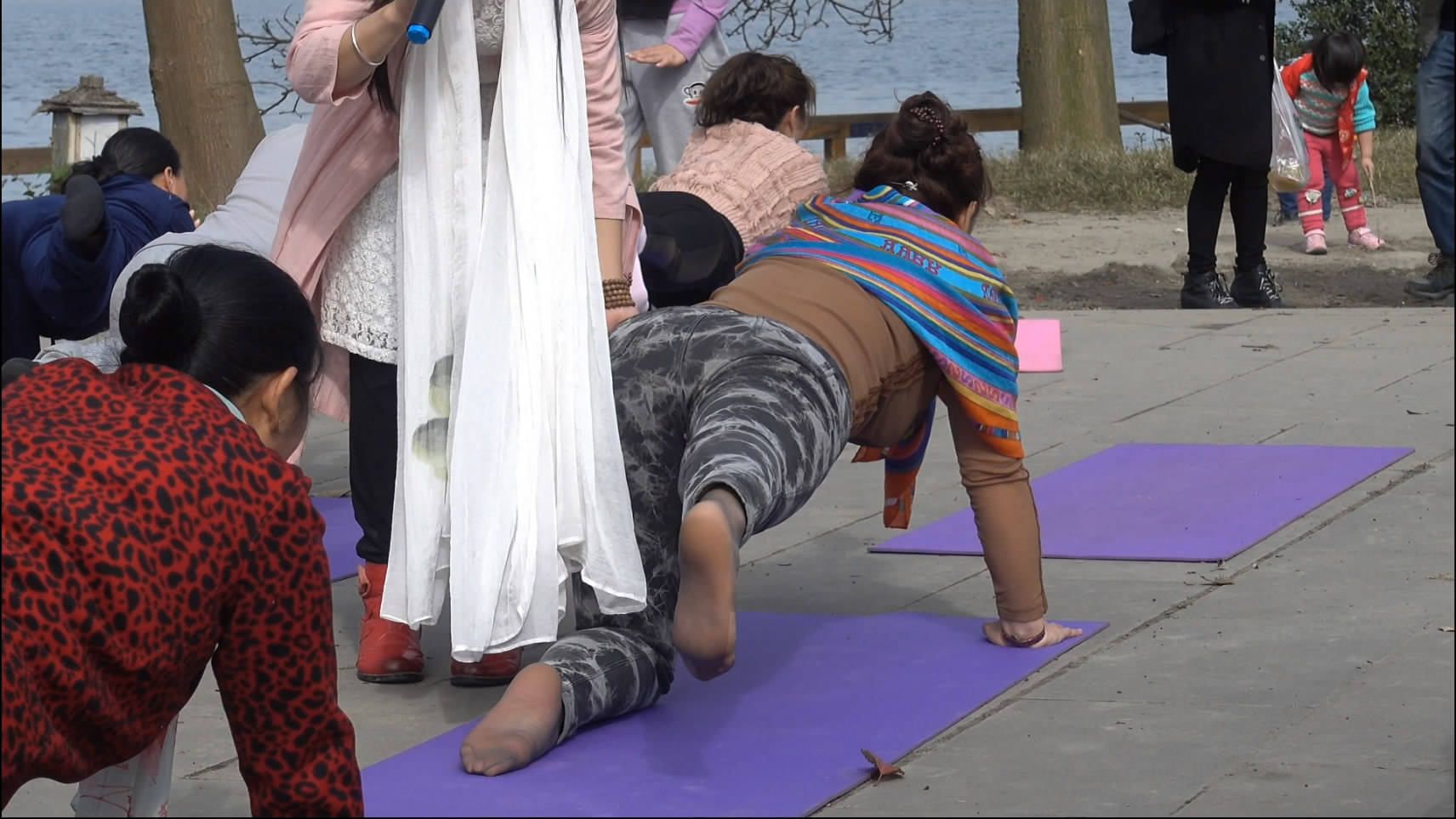 streetsnapnylon[00 01 26][20181205 213706 3]